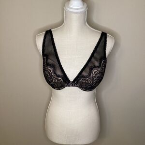 EUC Victoria's Secret Dream Angel push up underwire bra. Lace detail